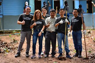 The team at the Ban Kan Khoa Thaen School