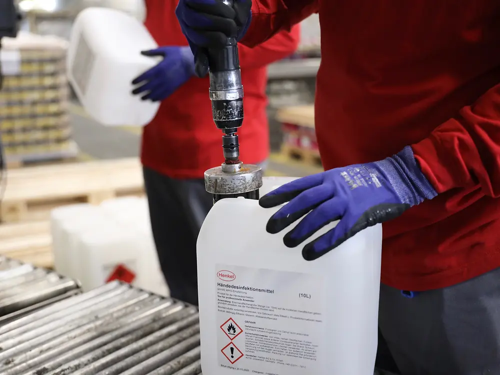 Henkel donates around 50,000 liters of disinfectant.