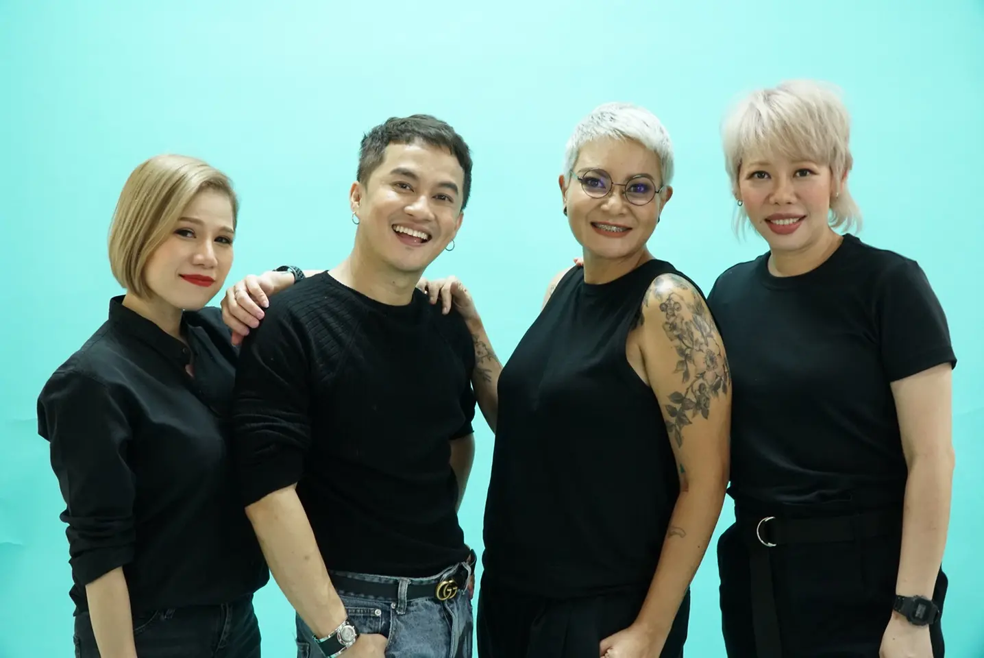 ระหว่างการเปิดตัวผ่านเฟสบุ๊ค Schwarzkopf Professional Thailand, 4 ตัวแทนช่างผมยุคใหม่ได้สาธิตเทคนิคของ Chroma ID เช่น Flash Contour, Ten Foils, Shadow Light และ T-Section