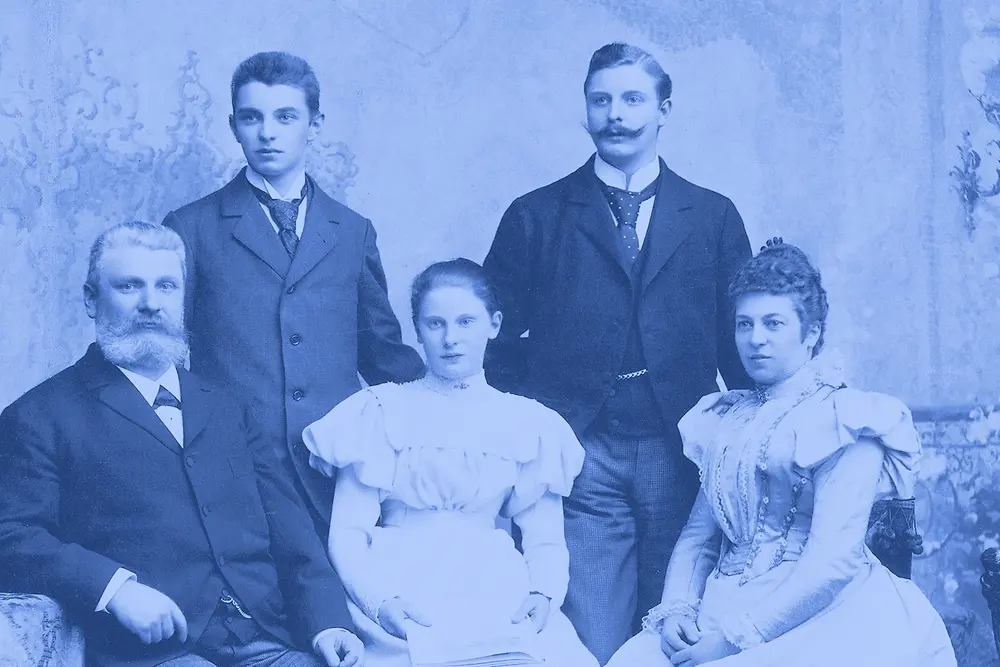 The family of company founder Fritz Henkel. Seated: Fritz and Elisabeth with daughter Emmy. Standing: sons Hugo (left) and Fritz Jr.
