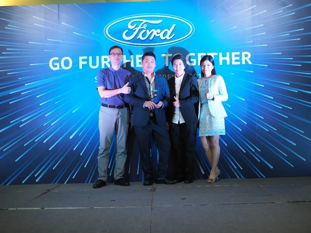 ตัวแทนจากเฮงเค็ล ประเทศไทย และเอเชียแปซิฟิก รับรางวัลการสนับสนุนยอดเยี่ยม หรือ Best Support Award ในงานประชุมซัพพลายเออร์ Ford Thailand Manufacturing